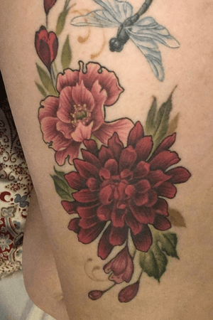 My custom thigh tattoo done Sept 2017 by Tiph Flamel at Oddity Tattoo in Sarasota, FL.   #flowertattoo #ineedmoreink #dragonflytattoo #thightattoo #color #flowertattoos