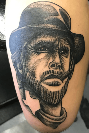 Josey Wales (Clint Eastwood) on right elbow