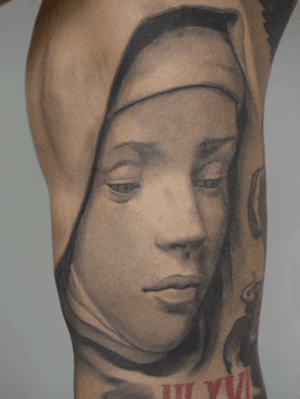 #virginmary #mary #portrait #sculpture #statue #tattoo #tattoos #tattooed #tattooart #inked #inkedup #tattooartist #tats #blackandgreytattoo #realistic #realism #realistictattoo