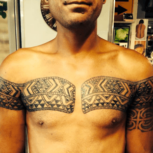 Something different cloak weaving design on chest #taanikomaori #maoricloak #chesttattoo #tamoko #maoritattoostudio #maori 