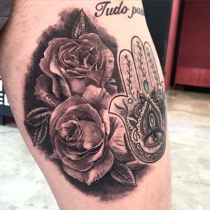 Unas rosas para un buen colega #tattoo #tattoos #tatuajes #blackandwhite #realistic #roses #rosestattoo #RosasTattoo #follow #followme #family #ink #inkjectaflitev2 