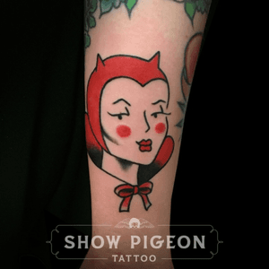 Devilish babe from my one-off flash. #blackandred #girlhead #traditional #showpigeontattoo #evieyapelli 