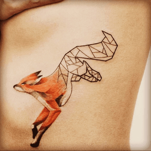 Really like this delicate design for a woman. #fox #colour #color #linework #animals #ribs #girlsandtattoos