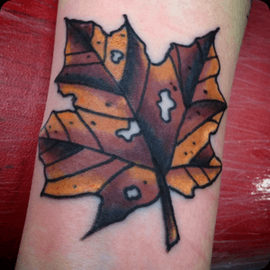#leaftattoo #leaf #colour #color #tattoo #ink #inked #art #artist #tattoos 