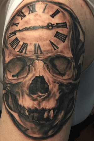 Skull with the time i was born