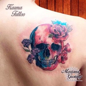 Watercolor skull tattoo with flowers #tattoo #tatuaje #tattooed #marianagroning #karmatattoo #mexico #cdmx #watercolor #watercolortattoo #colortattoo #flowertattoo #flower #flowers #skull #plants #craneo #tatuadora #mexicoDf 