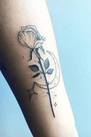 I’m not the fondest of this tattoo but I love the rose + waxing moon. It’s perfect symbolism
