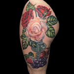 A victorian styled still life piece i did on an amazing client that sat for two days solid. #floral #rose #roses #rosevase #botanical #stilllife #fruit #oilpainting #classical #vintage #vintagebotanical #thigh #hip #feminine #color #colour 