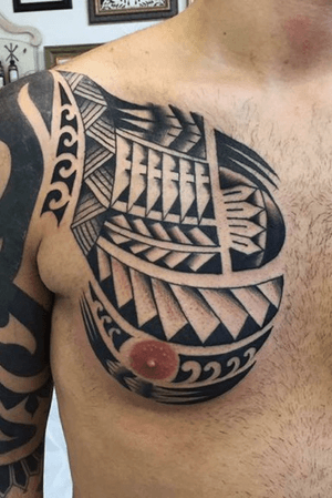 Maori                                                       Tattoo by Alessandro Bassetti       Ale_un@live.it.                         facebook.alessandro bassetti tattoo roma   instagram.alessandrobassettitattoo                    #maoritattoo #tribaltattoo #maoristyle #maori #chesttattoo #armtattoo #armtattoos #maoriarmtattoo #freehandtattoo #freehand 