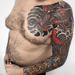 ⚡️ Full Sleeve finally done⚡️ #delightneedles #dragon #koi #tattoo #traditional #art #awesome #black #great #horimono #ink #irezumi #instagood #inkedmag #iltatuaggio #japan #japanart #irezumism #japantattoo #koi #dragon #momiji #new #newpic #picoftheday #ukiyoe #kuniyoshi #alessioventimiglia #frontedelporto #roma