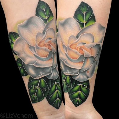 A #gladiolous tattoo I did at the #goldenstate tattoo show #flower #flowers #floral #green #colour #color #colorful #colourful #beauty #beautiful #feminine #girly #amazing #girls #women #inked #lizvenom #bombshelltattoo #canada #edmonton 