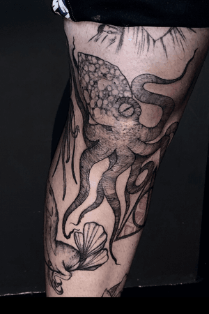 Big Octopus done yesterday! #octopus #sea #ocean #kneetattoo #dotwork #blackwork #Black #tattooartist #italiantattooartist 