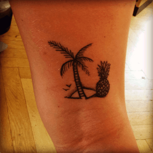 Min seje kollega Ida har fået ny tattoo i Thailand #Thailand #Palm #pineapple #Holiday 