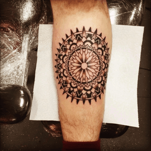Start of my leg with a shin mandala. Great finish and a geat start to somthing special. 