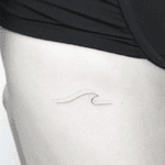 Beautiful wave tattoo, artist unknown. #wave #sea #nature #ribs #dotwork #dotstolines 