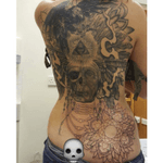 Tattoo 🐨 #skull #tattoo #backpiece #backtattoo #electrictattoos #sore #indianchief #mandala #crow #girlswithtattoos 