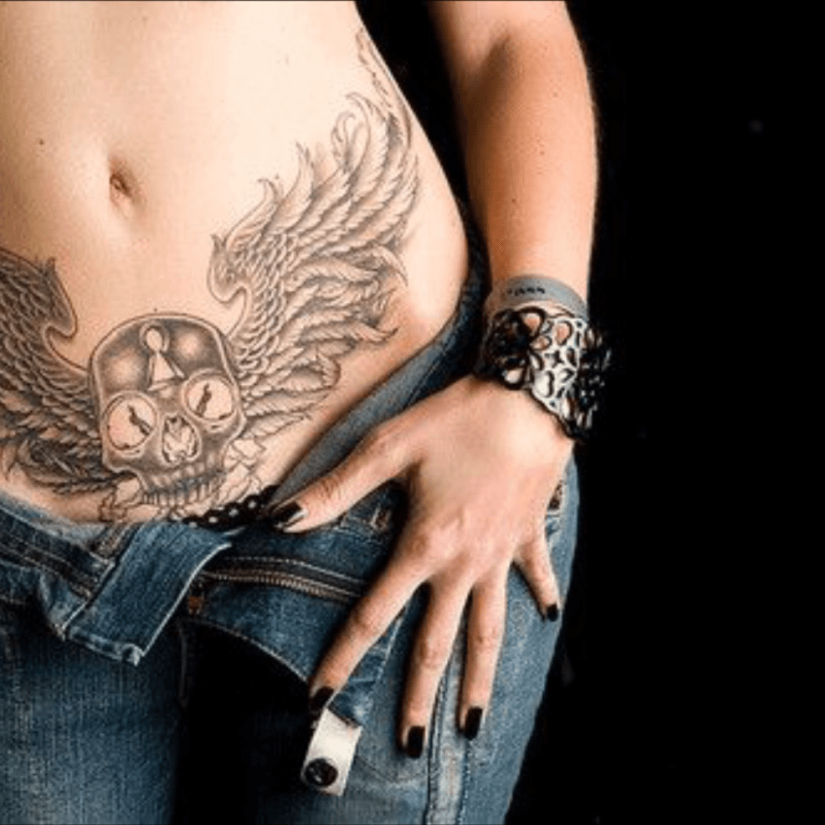 Крутые Татуировки для девушек на животе