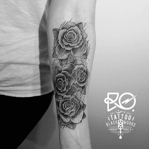 By RO. Robert Pavez • Black Roses • #engraving #dotwork #etching #dot #linework #geometric #ro #blackwork #blackworktattoo #blackandgrey #black #roses #tattoo 