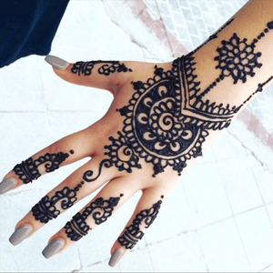 Always love having henna art on me 🤗 #tattoo#henna
