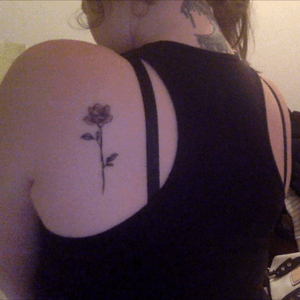 Rose shoulderblade tattoo