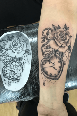 #tellthetime #tattoo #clock #roses 
