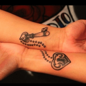 lock and key finger tattoos