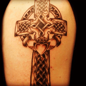 #megandreamtattoo #meganmassacre #love #loyalty #friendship #claddagh #celticcross to add some much needed leg work...time for another tattoo! 😍