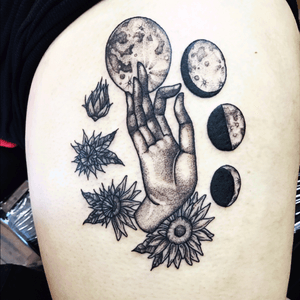 My first (but certainly not the last) buddhist mudra tattoo with moon phases and blooming sunflower. Thanks for helping me bloom xx #blackandgraytattoo #blackandgrey #pointilism #dotwork #moonphases #phasesofthemoon #sunflower #sunflowertattoo #thightattoo #thigh #first #firsttattoo #bloom #beauty 
