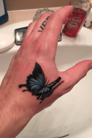 A small #butterfly piece I did on my own hand. #color #colorrealism #realism #hand #handtattoo 