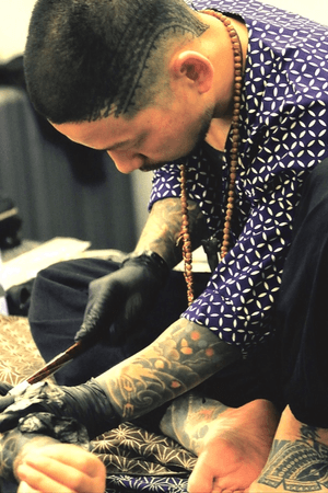  #allbyhand #tebori #handpoke #horimono #irezumi #japantattoo #japanesetattoo #japaneseirezumi #wabori #traditionaltattoo #ink #inked #tattoo #tattoos #tattooed #tattoolife #tattooideas #tattooartist #tattooing #tattooart #tattootime #amsterdam #tattoostyle #amsterdamtattoo #irezumicollective #tattooculture #tatuaje #手彫り #刺青 #タトゥー