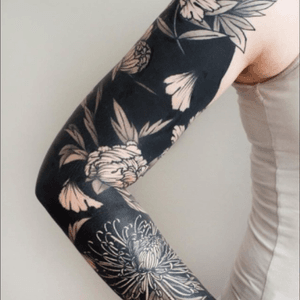 Blackwork tattoo by Josh Stephens #blackwork #flowers #armtattoo #sleeve 