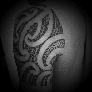 Small sleeve piece #tamoko #moko #maoritattoo #maoritattoostudio #shouldertattoo #maori 