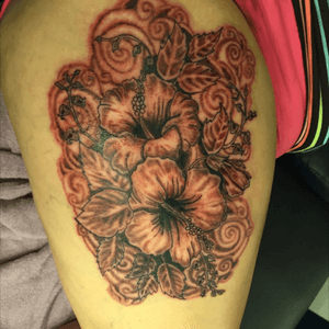 Thigh piece i did. #tattoo #thightattoo #blackandgreytattoo #flowertattoo 