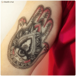 Tattoo - 21/12/2016 - #art #artwork #draw #drawing #design #desenho #ink #inked #paint #painting #tattooed #tattooing #tattooist #instatattoo #handcrafted #handmade #graphics #linework #hamsa #013 #nofilter #tattoodo #claudiocruz #healed 