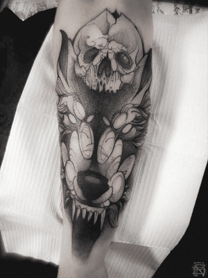 ✖️ Wolf || #Tattoo do Renan Christopher aqui de Rio Claro-SP. Valeu a confiança sempre mano! ⠀Marque seu amigo que curte tattoos #blackwork 🙌🏻 ⠀💡Email para contato: ⠀📩 artworkofdenersilva@gmail.com