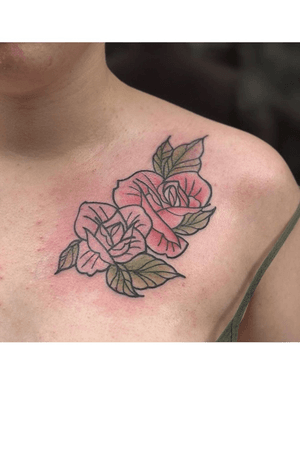 By @mark_gofman #firsttattoo #roses #red #pink #oldschool #oldschooltattoo 