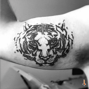 Nº165 Pony's Tiger #tattoo #tiger #blueeyes #patterns #mosaic #details #tigertattoo #ink #stencilstuff #eternalink #cheyennetatttoo #cheyennehawk #hawkpen #bylazlodasilva Designed by @fany_solerom for @ponyrico ^_^