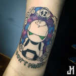 O Guia do Mochileiro das Galáxias • #tattoo #tatuagem #nerdtattoo #geektattoo #geek #nerd #oguiadomochileirodasgalaxias #guiadomochileirodasgalaxias #marvin #robot #robottattoo #galaxy #galaxytattoo #dontpanic #42 #dolphin #rocket #golfinho #foguete #maiogeek #tatuagemfeminina #diadatoalha #thehitchhiker