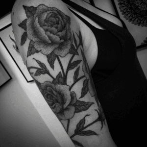 ROSES#tattoo #tattooparis #dottattoo #dot #dotwork #blackink #blackwork #blacktattoo #tattoodo