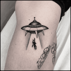 Uncrust or bust 😜 #fyp #tattooartist #alien #ufo #tattoo