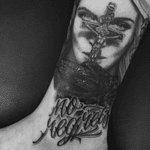 Black and Grey Tattoo + Free Hand Lettering by Luigi Sgaramella,Kiù Tattoo. #blackandgreytattoo #realistictattoo #legtattoo #letteringtattoo #freehandtattoo #blackworktattoo #kiutattoo 