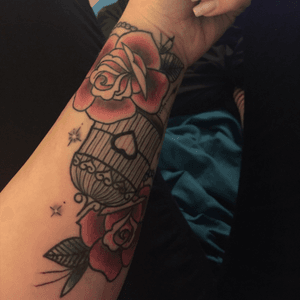 #birdcage #womenwithtattoos #traditional #roses #hearts #welove 
