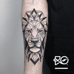 By RO. Robert Pavez • Geometric Lion II • #engraving #dotwork #etching #dot #linework #geometric #ro #blackwork #blackworktattoo #blackandgrey #black #tattoo #lion 