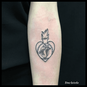 ❤️CŒUR SACRÉ ❤️ #bims #bimstattoo #bimskaizoku #paris #paristattoo #paname #tatouage #tatouages #ink #inked #sacredheart #coeursacré #coeur #heart #darkartists #tttism #blackworkers #love #hate #instatattoo #blackandwhite #blackandgrey #tattoo #tattoos #tattooartist #tatts #tattooflash #tattoostyle #tattoogirl #tattooedgirls 