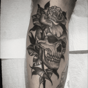 Skull #skull #rose #skullandrose #tattoodo #blackwork #hachura #tattoo #tatooart #barbaravictal 