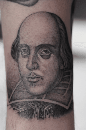 Stewart Robson's expertly crafted black and gray realism tattoo of a man inspired by Shakespeare's characters.