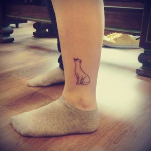 Cat minimalist tattoo #cat #minimalist #line #lines #legtattoo 