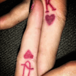 #king #queen #couplestattoo #tattooedcouple #coupletattoo #red #finger #fingertatt #tinytim #tinytimtattoos