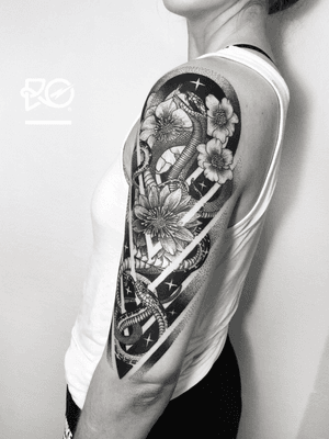 By RO. Robert Pavez • Snakes among flowers • Studio Nice Tattoo • Stockholm - Sweden 2018  • #engraving #dotwork #etching #dot #linework #geometric #ro #blackwork #blackworktattoo #blackandgrey #black #tattoo #fineline