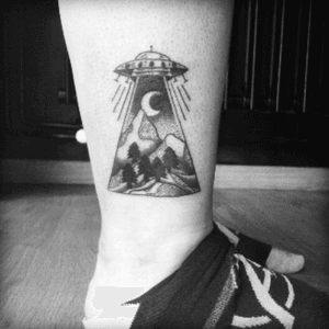 The truth is out there ... Ufo blackwork tattoo done by LAN at La verite est ailleurs